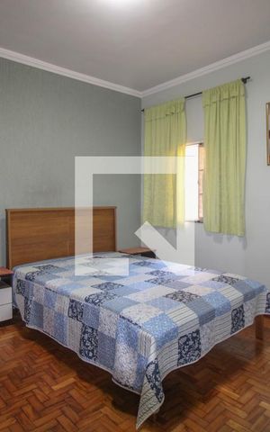 Casa à venda com 374m², 4 quartos e 1 vaga Casa à venda com 374m², 4 quartos e 1 vagaQuarto