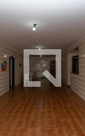 Casa à venda com 430m², 5 quartos e 5 vagas Casa à venda com 430m², 5 quartos e 5 vagasÁrea comum