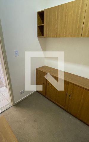 Apartamento à venda com 115m², 4 quartos e 2 vagas Apartamento à venda com 115m², 4 quartos e 2 vagasQuarto de Serviço