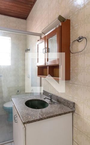 Casa para alugar com 80m², 3 quartos e 1 vagaBanheiro 1