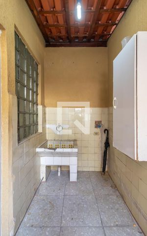 Casa para alugar com 80m², 3 quartos e 1 vagaÁrea de Serviço
