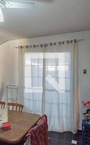 Casa à venda com 250m², 3 quartos e 6 vagas Casa à venda com 250m², 3 quartos e 6 vagasSala