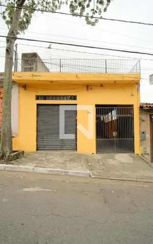 Casa à venda com 300m², 2 quartos e 4 vagasFachada