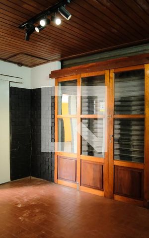 Casa à venda com 300m², 2 quartos e 4 vagasSalão