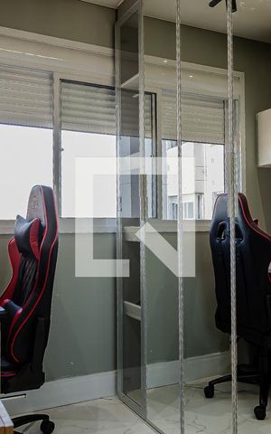 Apartamento para alugar com 38m², 1 quarto e sem vaga Apartamento para alugar com 38m², 1 quarto e sem vagaEscritório / Closet
