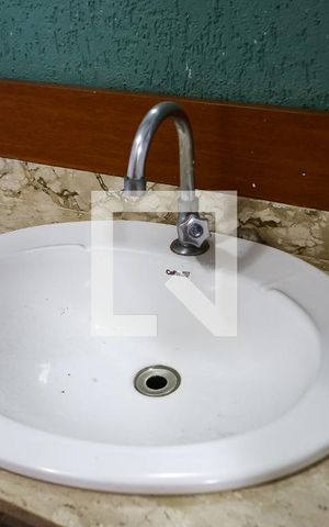 Casa à venda com 250m², 4 quartos e 2 vagas Casa à venda com 250m², 4 quartos e 2 vagasEdícula banheiro