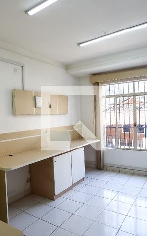 Casa à venda com 250m², 4 quartos e 2 vagas Casa à venda com 250m², 4 quartos e 2 vagassala 1