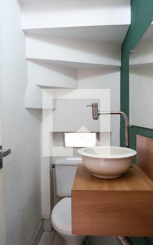 Casa à venda com 250m², 4 quartos e 2 vagas Casa à venda com 250m², 4 quartos e 2 vagasLavabo