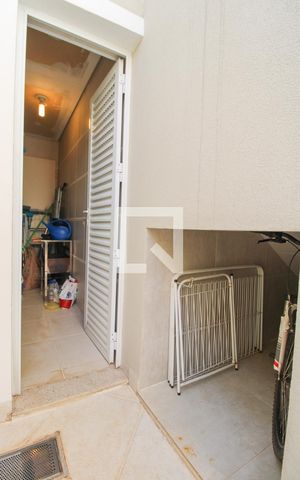 Casa à venda com 300m², 4 quartos e 4 vagas Casa à venda com 300m², 4 quartos e 4 vagasQuarto de Serviço