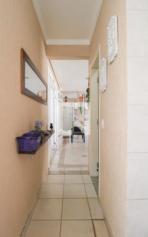 Casa à venda com 300m², 4 quartos e 4 vagas Casa à venda com 300m², 4 quartos e 4 vagasCorredor