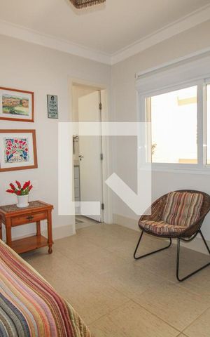 Casa à venda com 300m², 4 quartos e 4 vagas Casa à venda com 300m², 4 quartos e 4 vagasQuarto