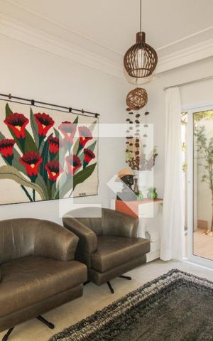 Casa à venda com 300m², 4 quartos e 4 vagas Casa à venda com 300m², 4 quartos e 4 vagasSala