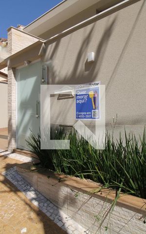 Casa à venda com 300m², 4 quartos e 4 vagas Casa à venda com 300m², 4 quartos e 4 vagasFachada