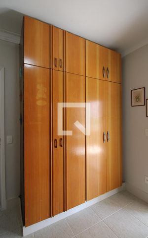 Casa à venda com 300m², 4 quartos e 4 vagas Casa à venda com 300m², 4 quartos e 4 vagasQuarto 2