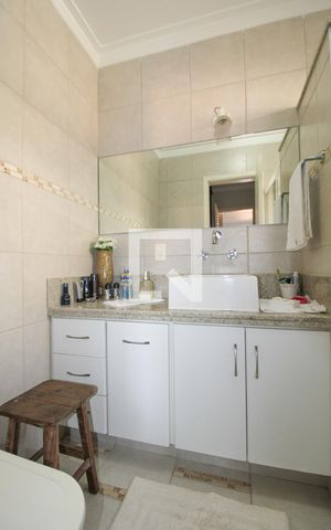 Casa à venda com 300m², 4 quartos e 4 vagas Casa à venda com 300m², 4 quartos e 4 vagasBanheiro - Quarto 3