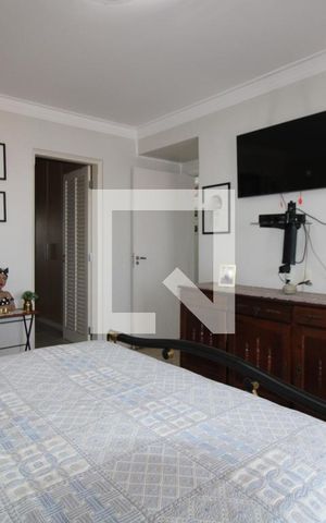 Casa à venda com 300m², 4 quartos e 4 vagas Casa à venda com 300m², 4 quartos e 4 vagasQuarto 4