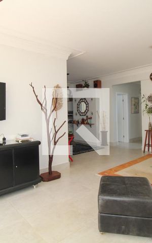 Casa à venda com 300m², 4 quartos e 4 vagas Casa à venda com 300m², 4 quartos e 4 vagasSala