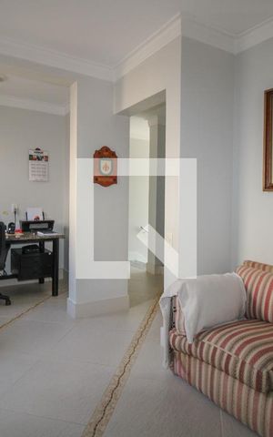 Casa à venda com 300m², 4 quartos e 4 vagas Casa à venda com 300m², 4 quartos e 4 vagasEscritório