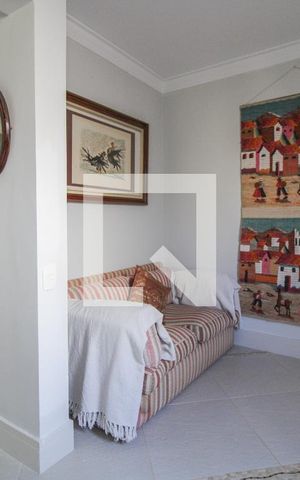 Casa à venda com 300m², 4 quartos e 4 vagas Casa à venda com 300m², 4 quartos e 4 vagasEscritório