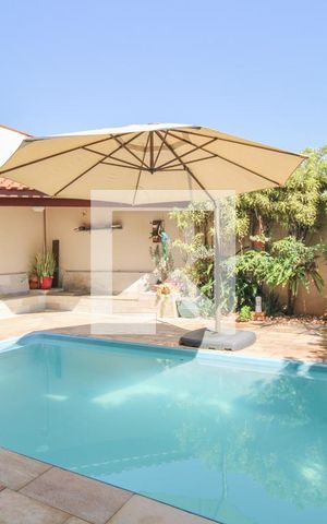 Casa à venda com 300m², 4 quartos e 4 vagas Casa à venda com 300m², 4 quartos e 4 vagasÁrea comum