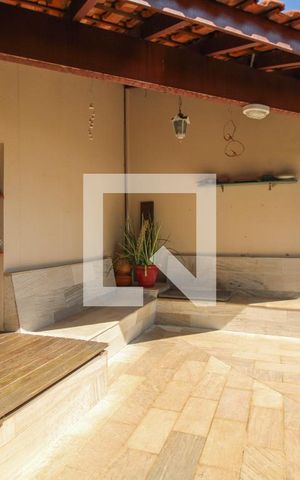 Casa à venda com 300m², 4 quartos e 4 vagas Casa à venda com 300m², 4 quartos e 4 vagasÁrea comum