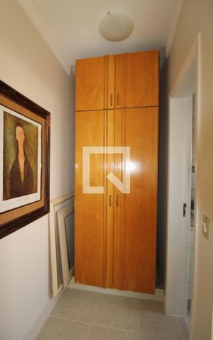 Casa à venda com 300m², 4 quartos e 4 vagas Casa à venda com 300m², 4 quartos e 4 vagasQuarto 2