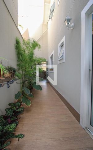 Casa à venda com 300m², 4 quartos e 4 vagas Casa à venda com 300m², 4 quartos e 4 vagasÁrea comum