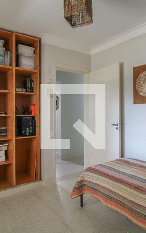 Casa à venda com 300m², 4 quartos e 4 vagas Casa à venda com 300m², 4 quartos e 4 vagasQuarto