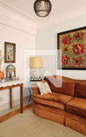 Casa à venda com 300m², 4 quartos e 4 vagas Casa à venda com 300m², 4 quartos e 4 vagasSala