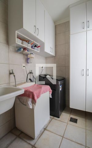 Casa à venda com 300m², 4 quartos e 4 vagas Casa à venda com 300m², 4 quartos e 4 vagasÁrea de Serviço