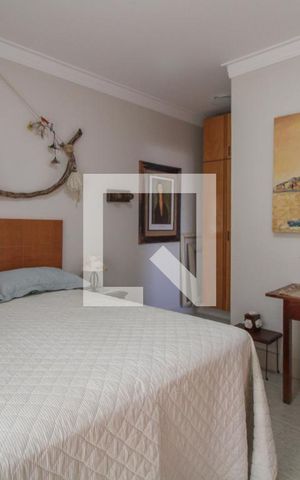 Casa à venda com 300m², 4 quartos e 4 vagas Casa à venda com 300m², 4 quartos e 4 vagasQuarto 2