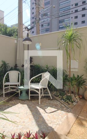 Casa à venda com 300m², 4 quartos e 4 vagas Casa à venda com 300m², 4 quartos e 4 vagasÁrea comum