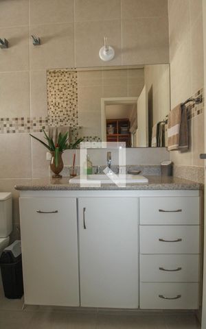 Casa à venda com 300m², 4 quartos e 4 vagas Casa à venda com 300m², 4 quartos e 4 vagasBanheiro - Quarto