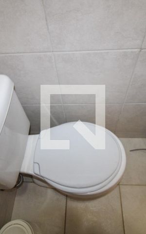Casa à venda com 300m², 4 quartos e 4 vagas Casa à venda com 300m², 4 quartos e 4 vagasBanheiro de Serviço