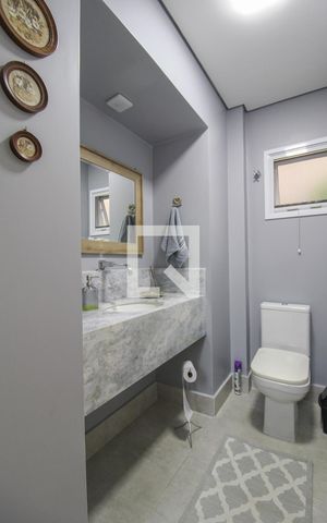 Casa à venda com 300m², 4 quartos e 4 vagas Casa à venda com 300m², 4 quartos e 4 vagasBanheiro Social