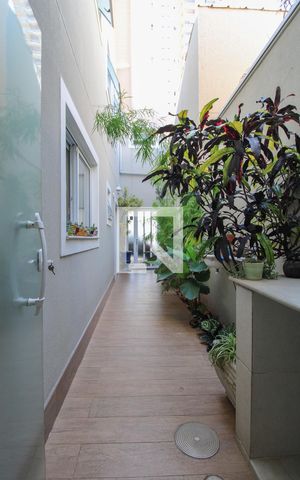Casa à venda com 300m², 4 quartos e 4 vagas Casa à venda com 300m², 4 quartos e 4 vagasÁrea comum