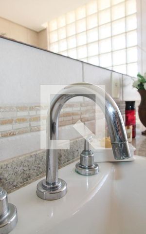 Casa à venda com 300m², 4 quartos e 4 vagas Casa à venda com 300m², 4 quartos e 4 vagasBanheiro - Quarto 4