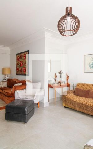 Casa à venda com 300m², 4 quartos e 4 vagas Casa à venda com 300m², 4 quartos e 4 vagasSala