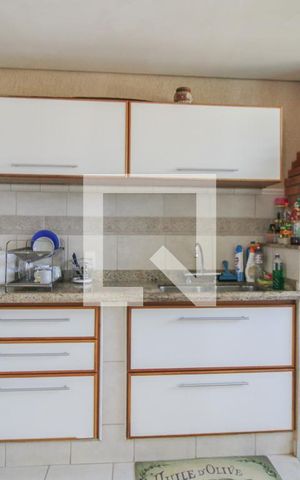 Casa à venda com 300m², 4 quartos e 4 vagas Casa à venda com 300m², 4 quartos e 4 vagasÁrea comum