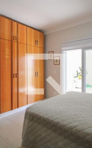 Casa à venda com 300m², 4 quartos e 4 vagas Casa à venda com 300m², 4 quartos e 4 vagasQuarto 2