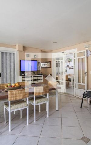 Casa à venda com 300m², 4 quartos e 4 vagas Casa à venda com 300m², 4 quartos e 4 vagasÁrea comum