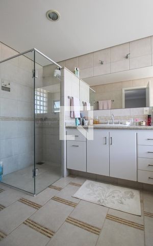 Casa à venda com 300m², 4 quartos e 4 vagas Casa à venda com 300m², 4 quartos e 4 vagasBanheiro - Quarto 4