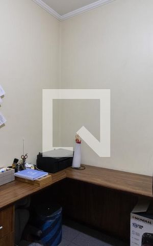 Casa à venda com 225m², 3 quartos e 3 vagasEscritorio