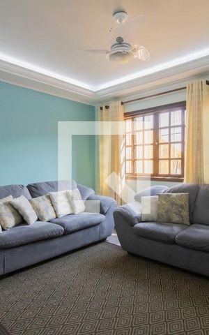 Casa à venda com 225m², 3 quartos e 3 vagasSala
