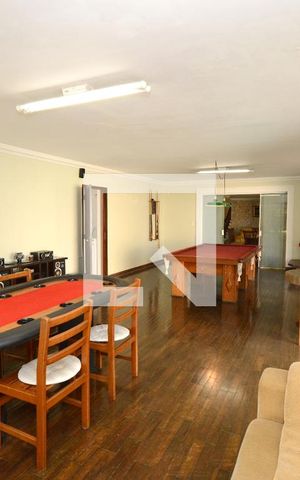 Casa à venda com 747m², 4 quartos e 6 vagasSala de Jogos