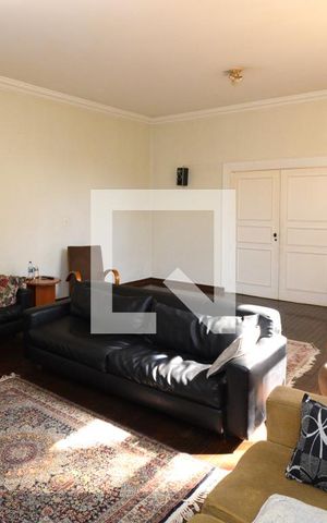 Casa à venda com 747m², 4 quartos e 6 vagasSala de TV