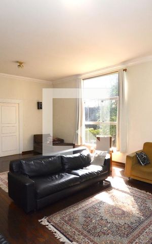 Casa à venda com 747m², 4 quartos e 6 vagasSala de TV
