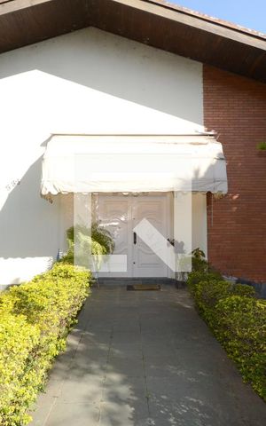 Casa à venda com 747m², 4 quartos e 6 vagasEntrada