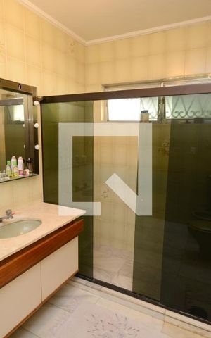 Casa à venda com 747m², 4 quartos e 6 vagasBanheiro da Suíte 4