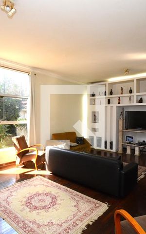 Casa à venda com 747m², 4 quartos e 6 vagasSala de TV